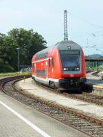Ein IRE aus Stuttgart f�hrt am Nachmittag des 23.7.13 in Lindau ein.