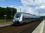 Auf der n�rdlichen Seite des Inselbahnsteigs halten die Z�ge der Relationen Erfurt - Naumburg.
